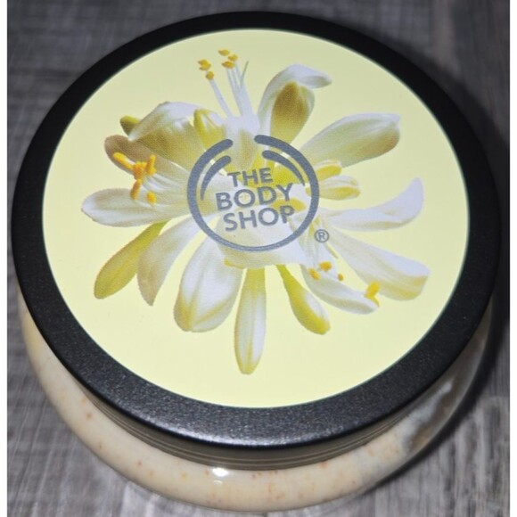 THE BODY SHOP Moringa Cream Body Scrub Exfoliate 8.4oz 50ml NeW - Picture 2 of 4